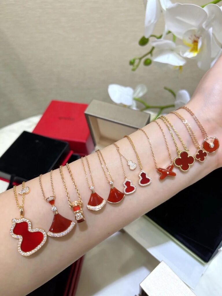 Wearing elegant and high-end accessories on a daily basis is just so beautiful.