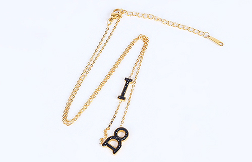 The exquisite and beautiful combination of titanium steel necklace